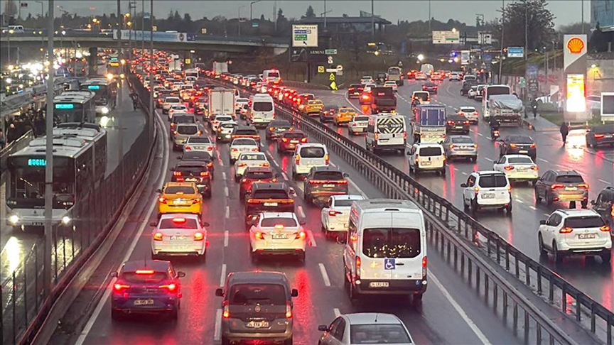 2026 yılı yeni trafik cezaları. Hız sınırını aşmanın cezası nedir? Hız, kırmızı ışık, makas atma cezası ne kadar?