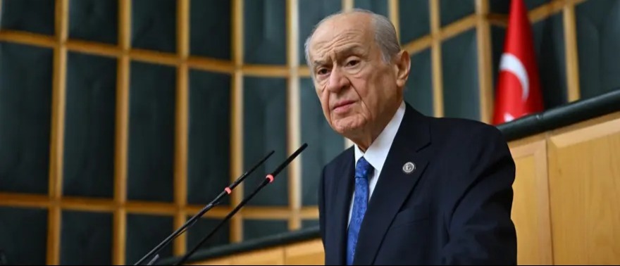 Bahçeli’den kürsü işgaline tepki. “Yeni bakanlarımızın sonuna kadar yanındayız”