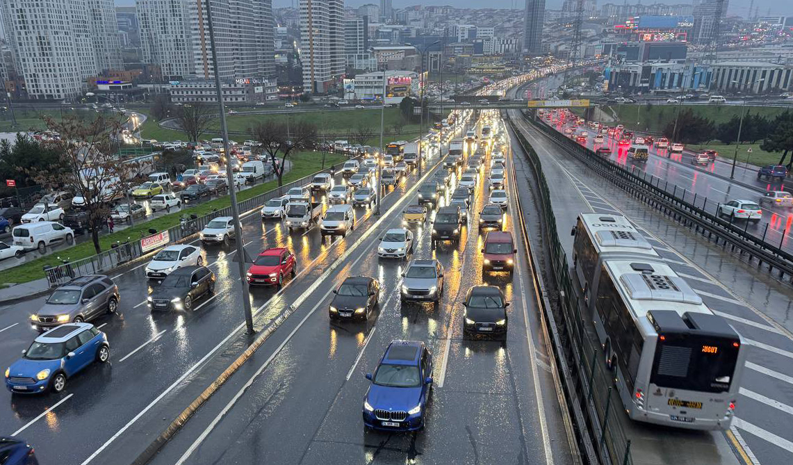 Okullar açıldı, İstanbul’da trafik yoğunluğu yüzde 60’ı aştı