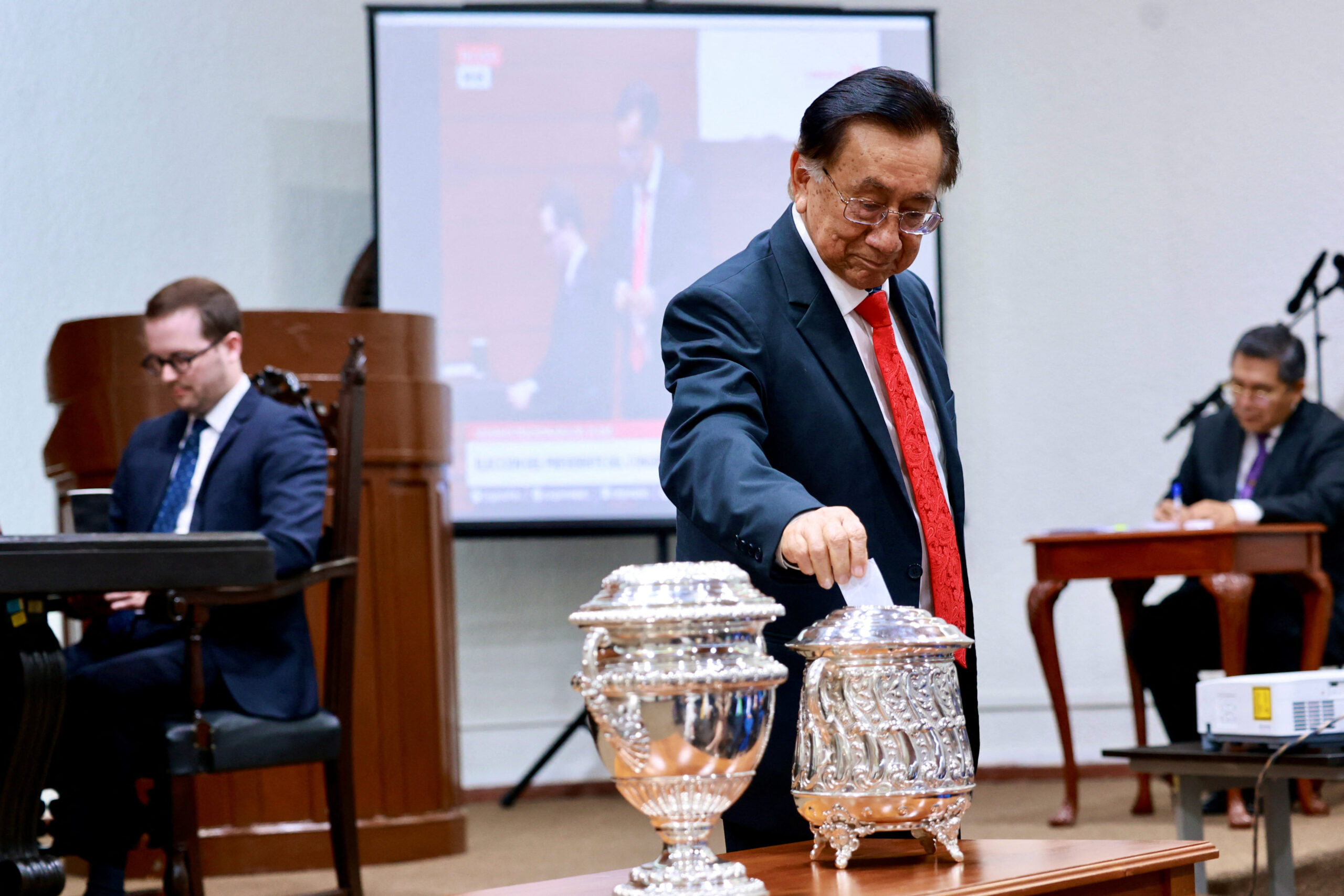Peru’nun geçici Devlet Başkanı Balcazar oldu