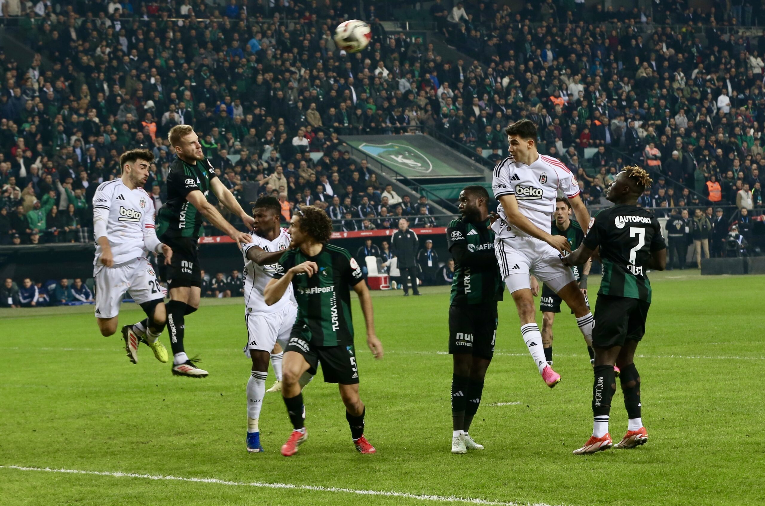 Süper Lig ekibinde isyan, “18 puanımız çalındı”