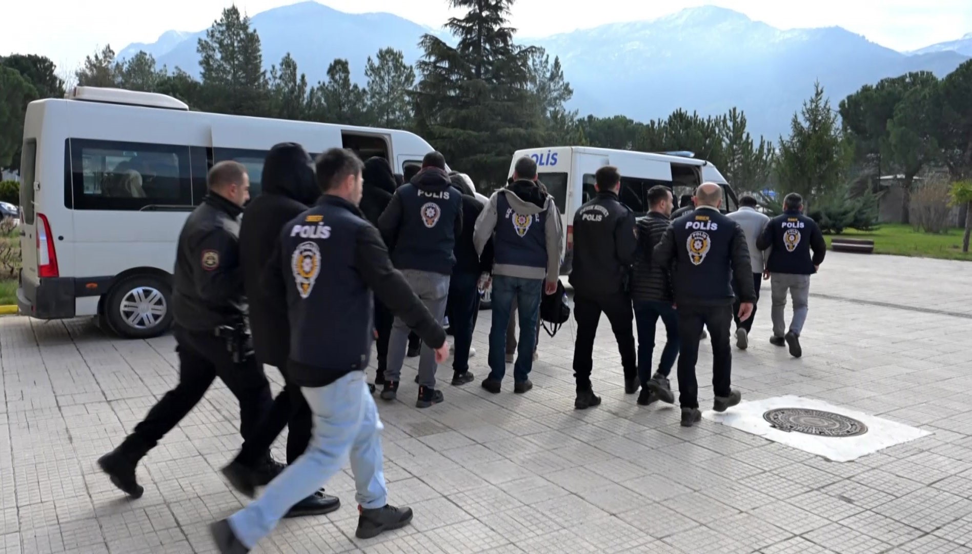 10 ilde yasa dışı bahis operasyonu: 13 kişi tutuklandı