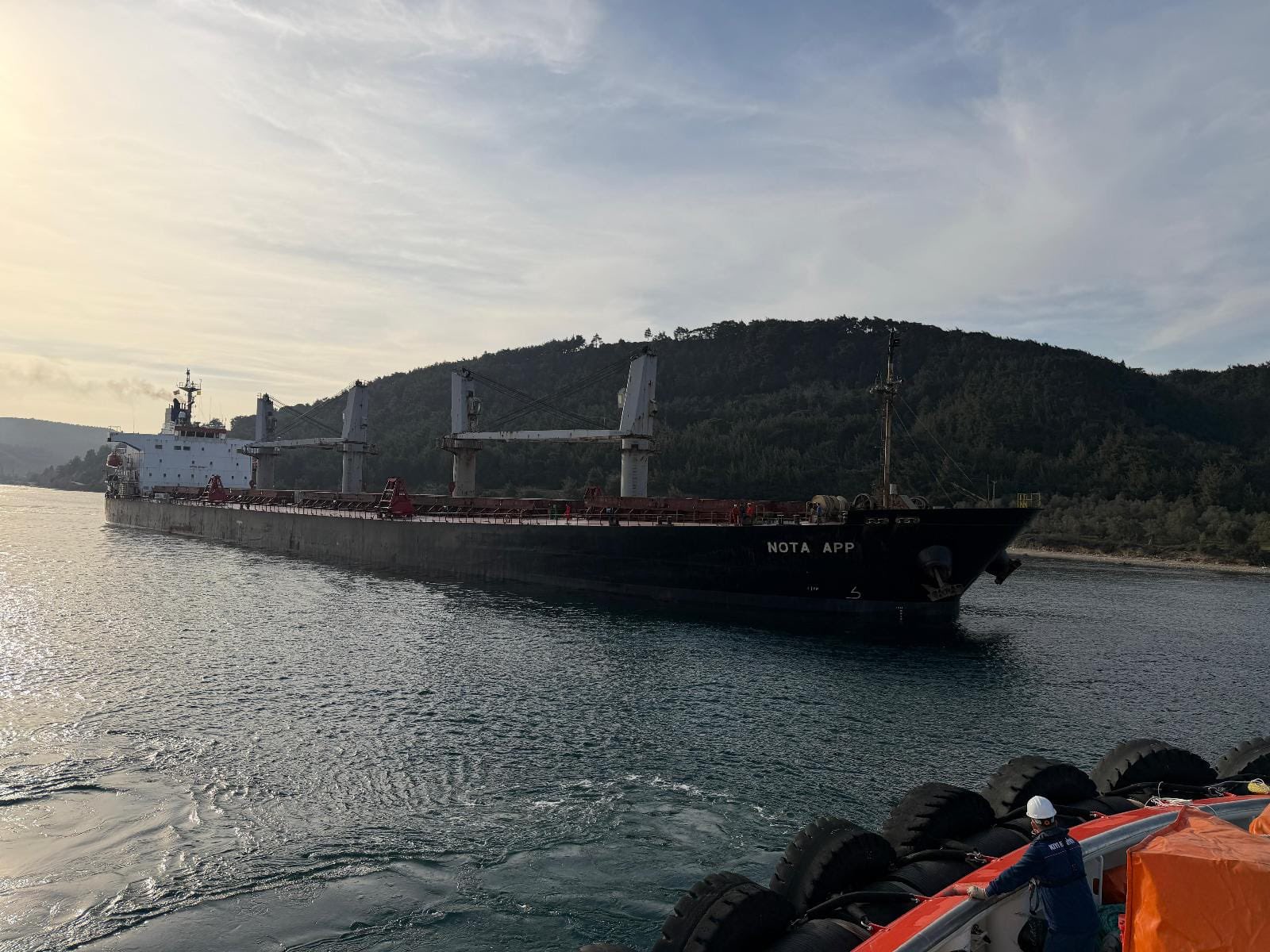 Çanakkale Boğazı’nda gemi karaya oturdu