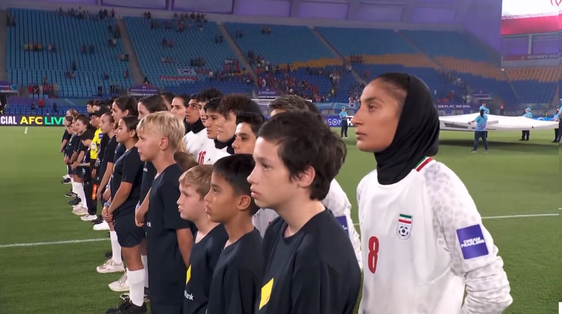 İranlı kadın futbolculardan milli marş boykotu