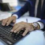 1-mayis-resmi-tatil-mi-okullar-tatil-mi-olacak-1-mayista-bankalar-kargolar-kamu-wKd3ja4p.jpg