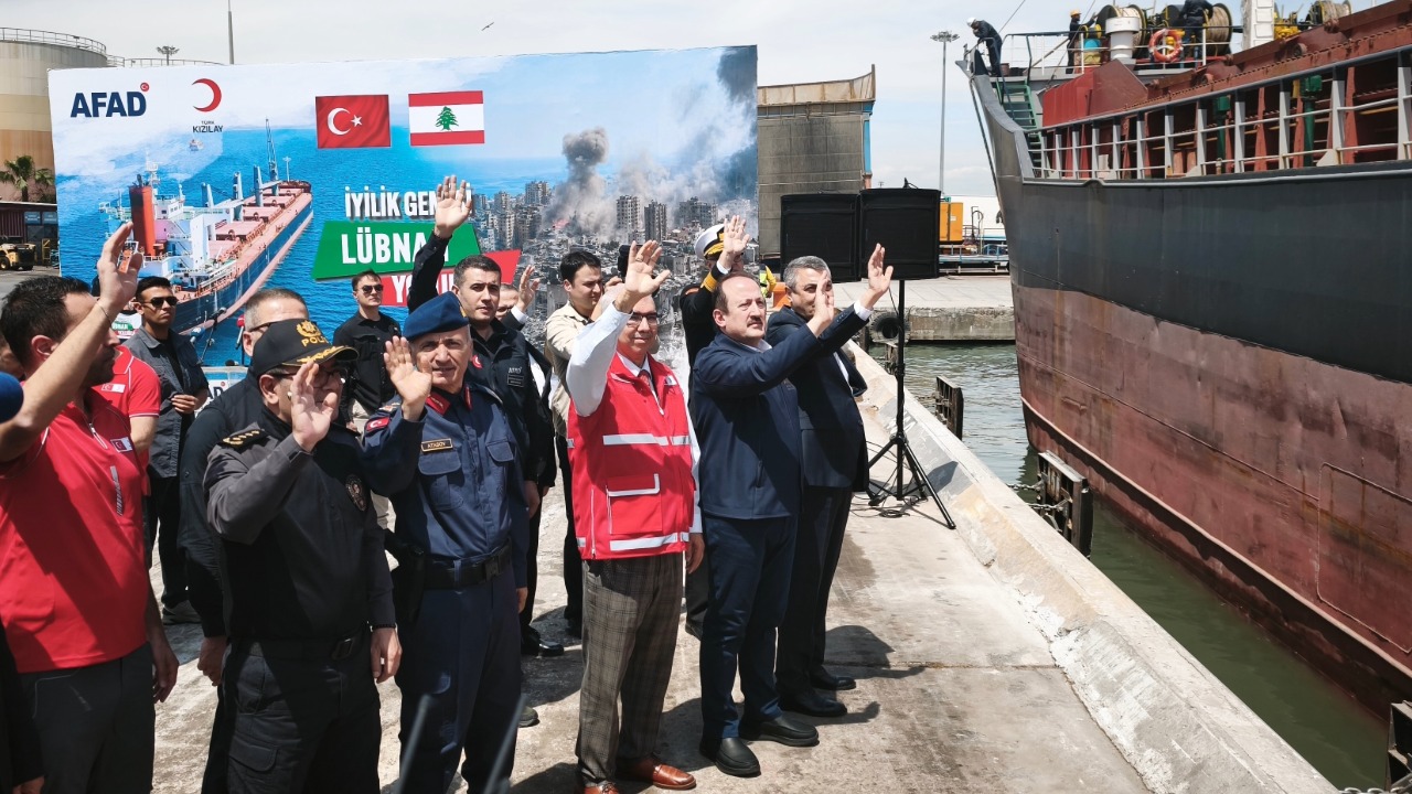 Lübnan’a gidecek. Yardım gemisi Mersin’den yola çıktı