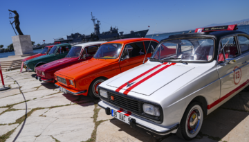 Anadol tutkunları İzmir’de buluştu. 45 araç sergilendi