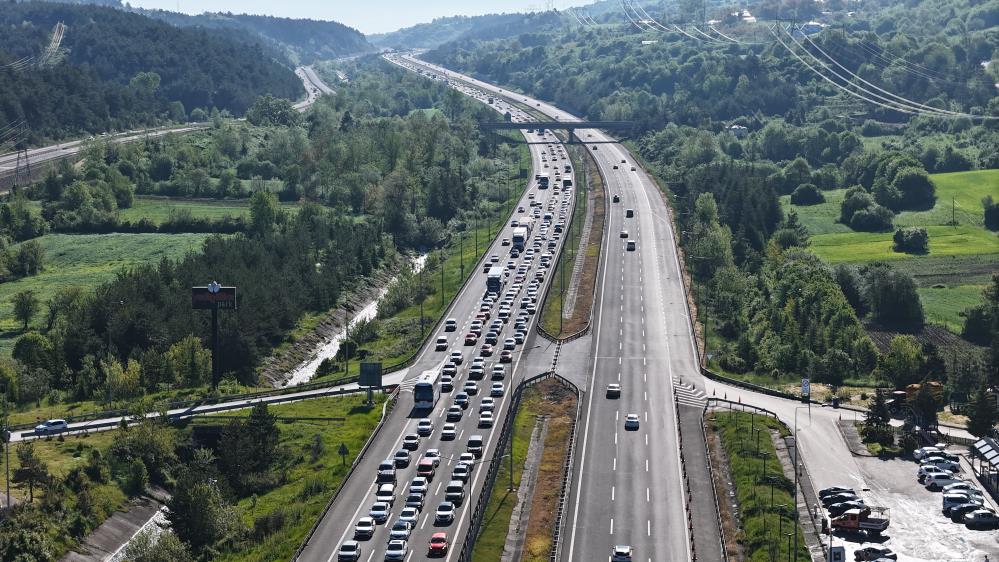 Anadolu Otoyolu’nda son durum: İstanbul’a dönüş trafiği sabahtan başladı