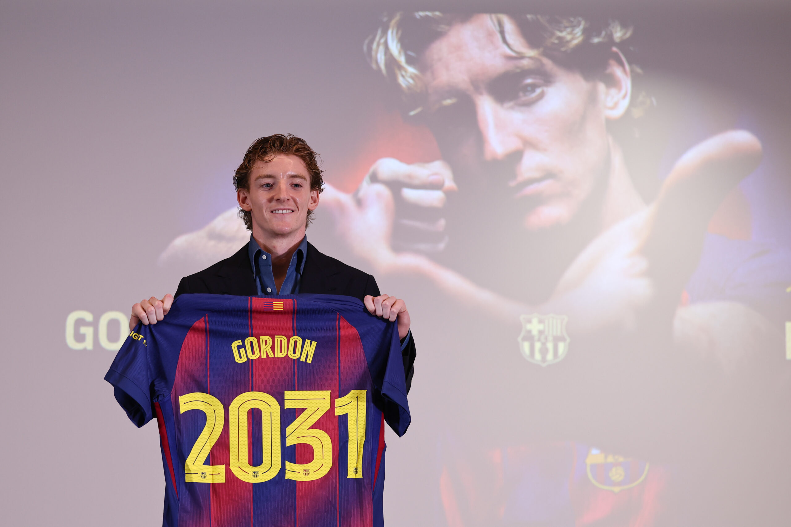 Barcelona, Anthony Gordon’ı duyurdu