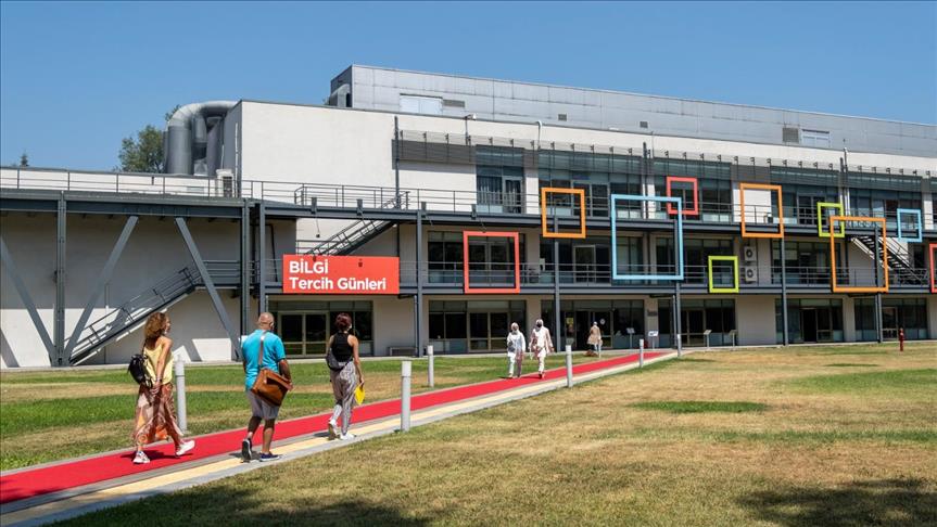 Bilgi Üniversitesi kapandı, YÖK’ten açıklama geldi. Öğrencilerin nakli nasıl olacak, yönetmelik ne diyor?