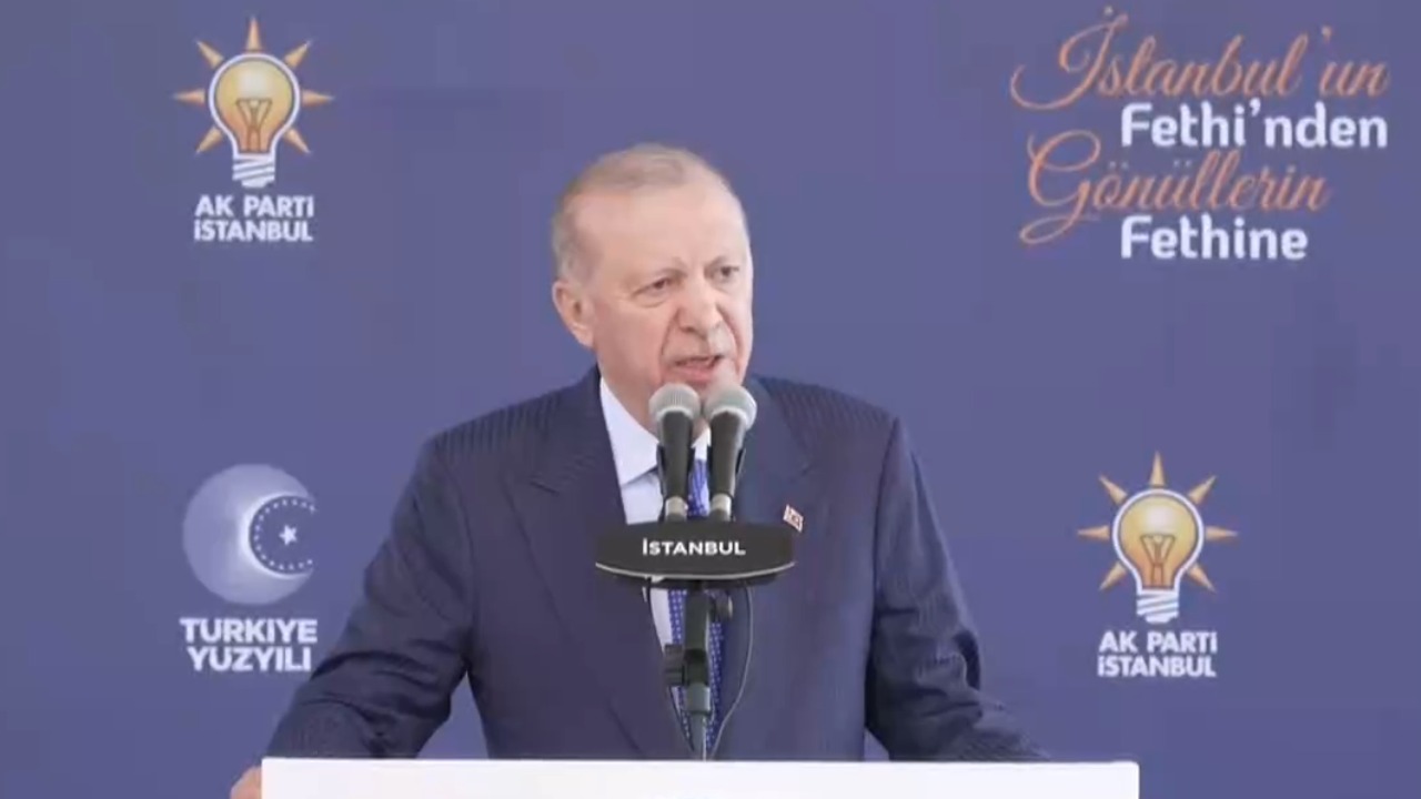 Cumhurbaşkanı Erdoğan: Bayrağımız gökyüzünde nazlı nazlı dalgalansın, fethin 573’üncü yılı kutlu olsun