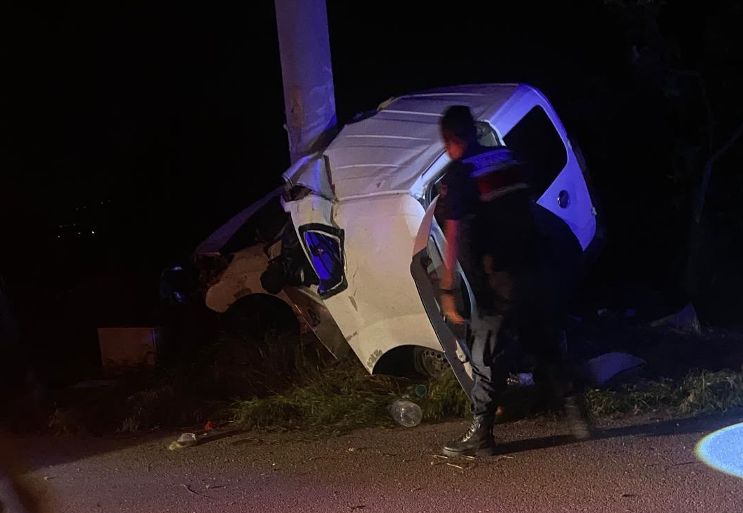 Direğe çarpan araçta 2 ölü, 2 yaralı
