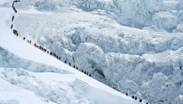 Everest Dağı’nda yeni bir rekora imza atıldı