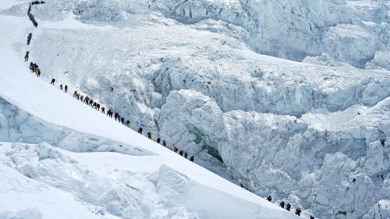Everest Dağı’nda yeni bir rekora imza atıldı