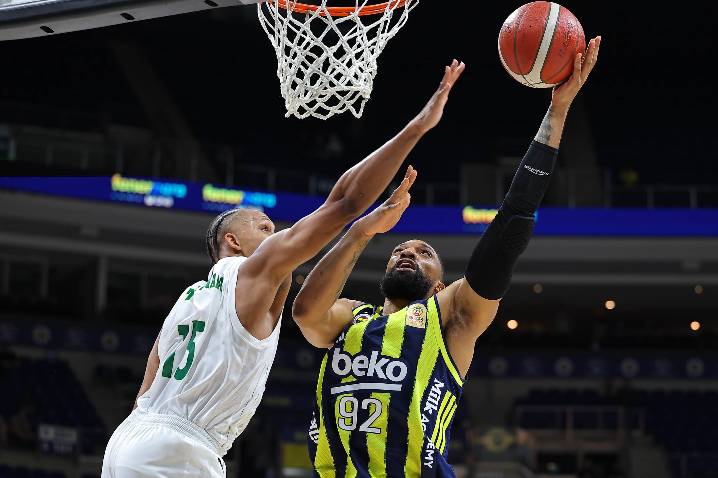 Fenerbahçe Beko, seride 1-0 öne geçti