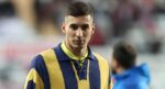 Fenerbahçeli futbolcu milli takım kampında imaj değiştirdi. Yeni saç rengini görenler bir daha baktı