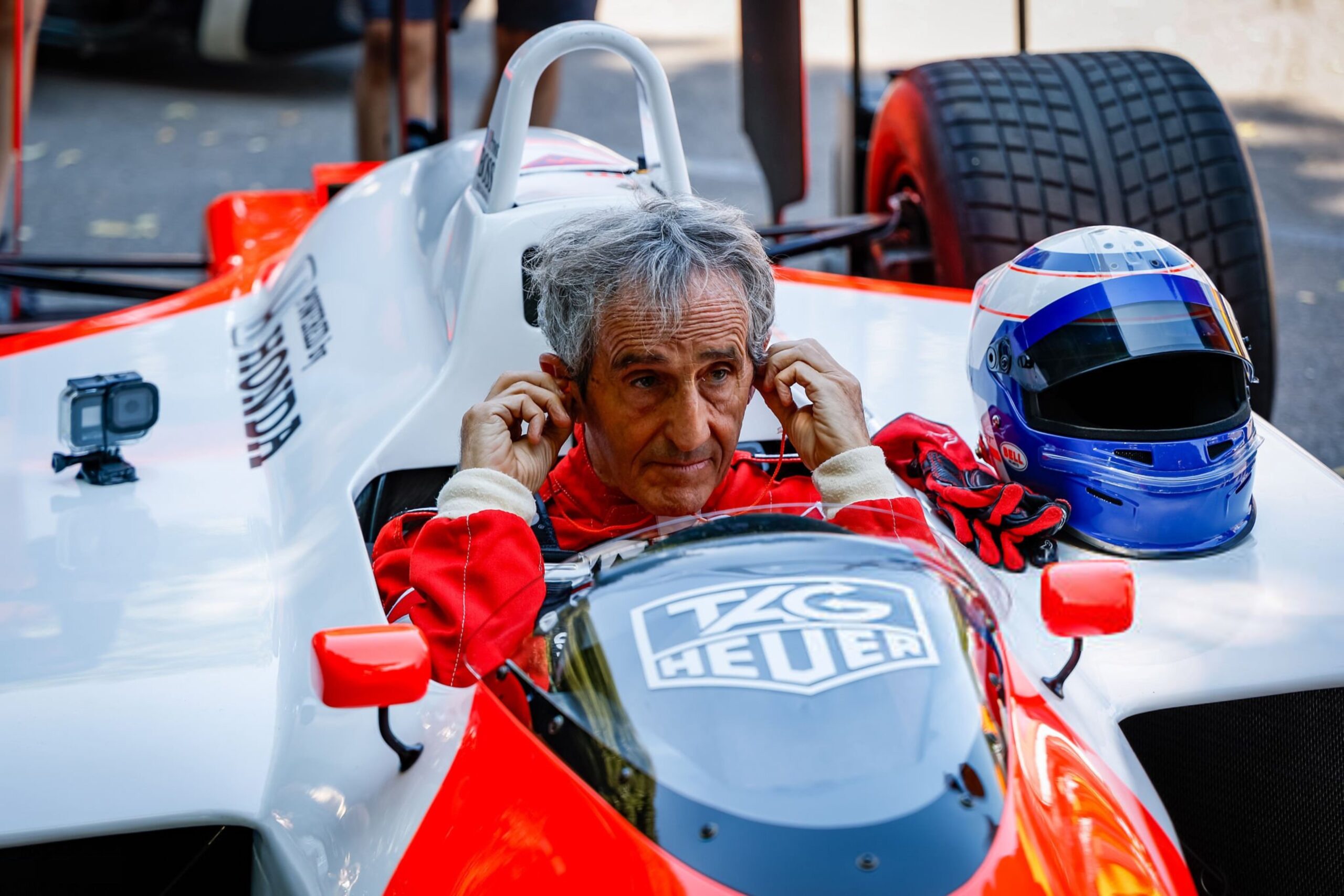 Formula 1 efsanesinin evi soyuldu, başından yaralandı