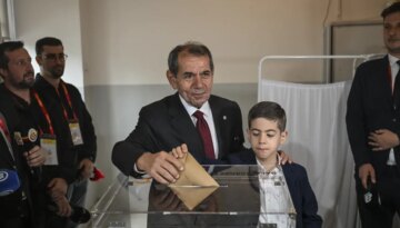 Galatasaray’da seçim. Dursun Özbek oyunu kullandı