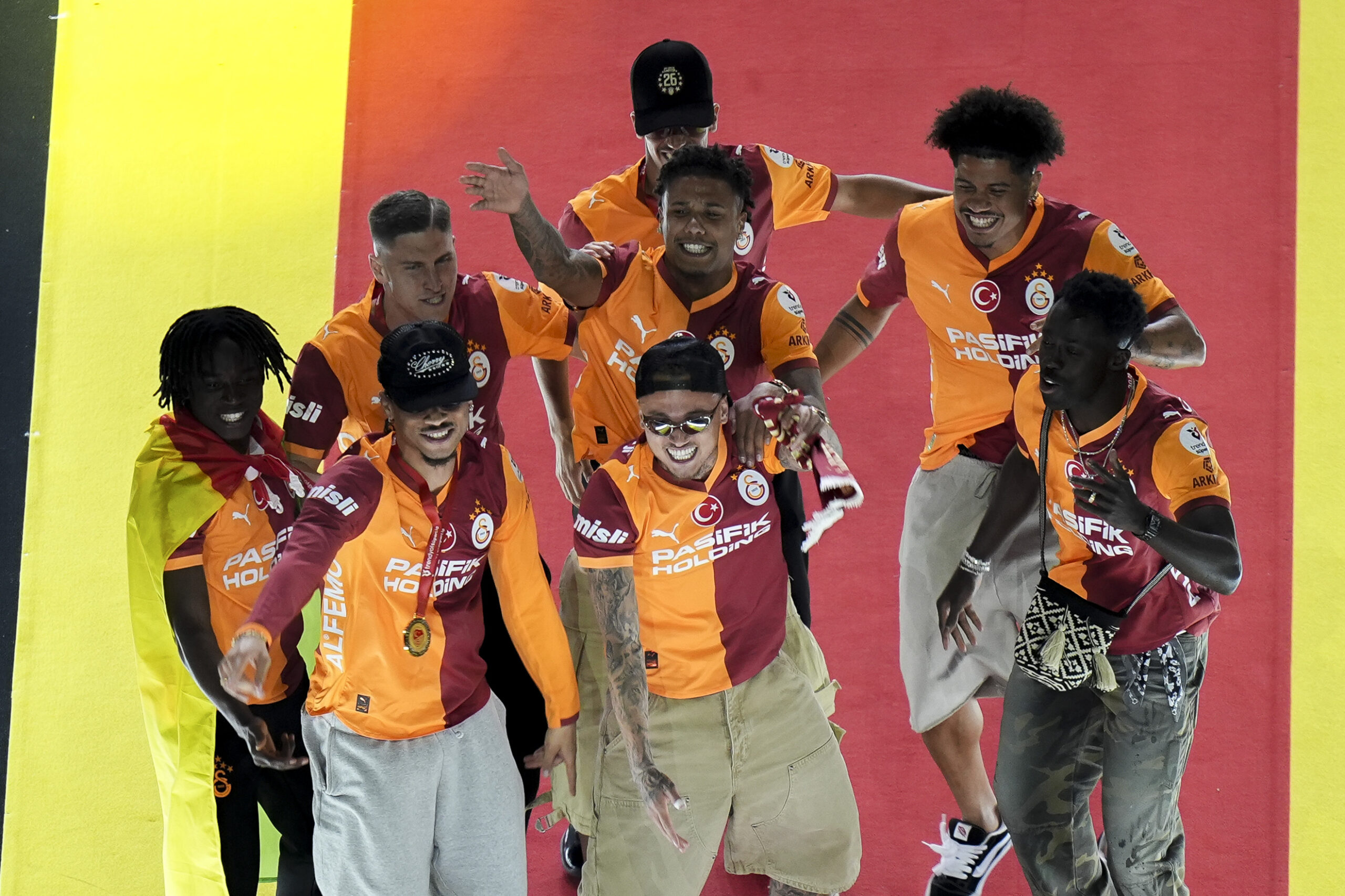 Galatasaray’da üç yıldıza veda. Kasımpaşa maçında son kez sahaya çıktı