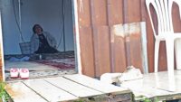 Hatay’daki heyelanda çocuğunu kaybeden anne. “Güvende olsunlar diye kızıma göndermiştim”