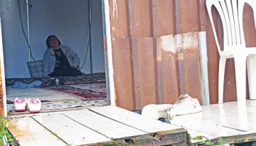 Hatay’daki heyelanda çocuğunu kaybeden anne. “Güvende olsunlar diye kızıma göndermiştim”