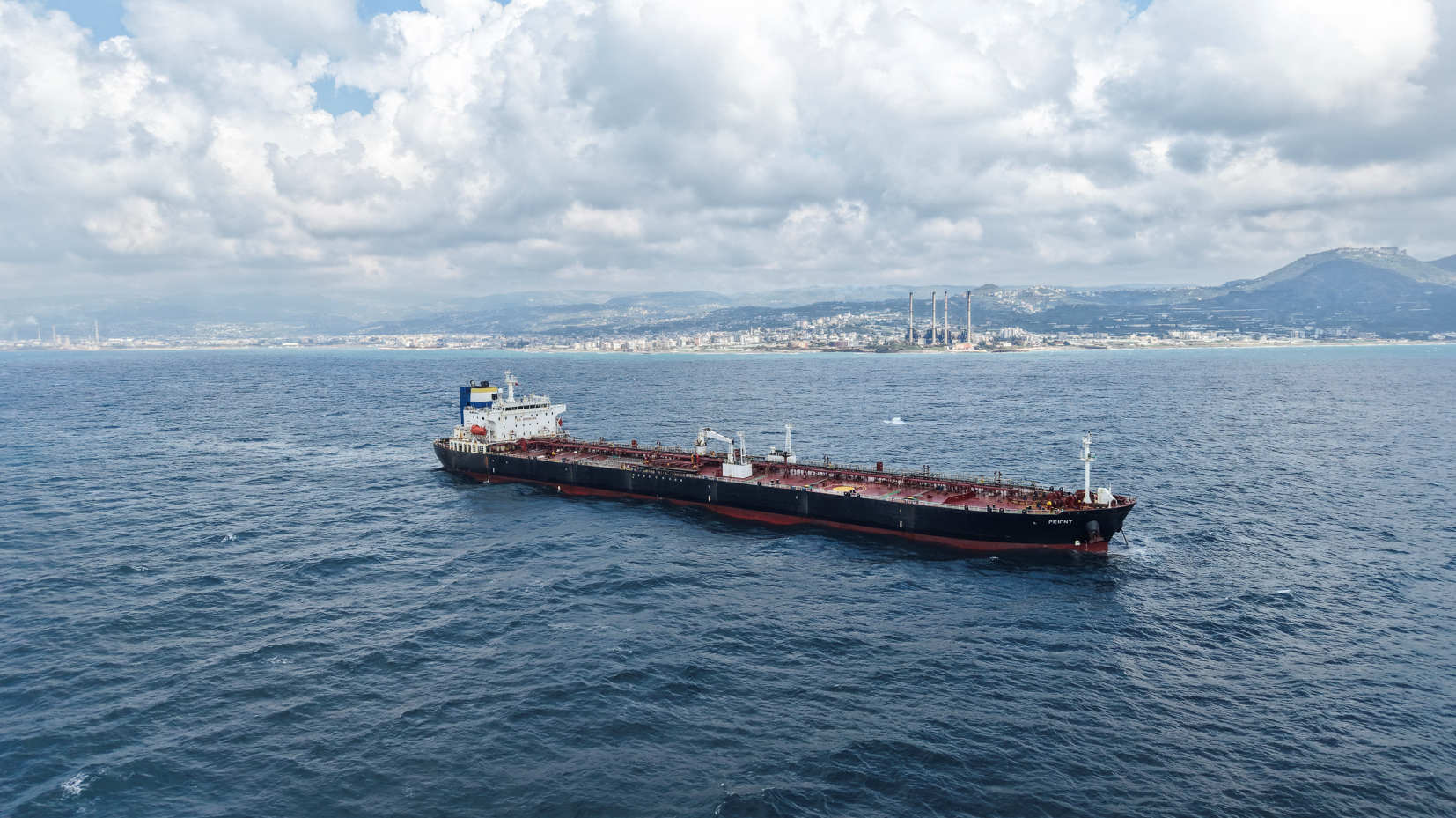 İran’a ait süpertanker ABD ablukasını deldi