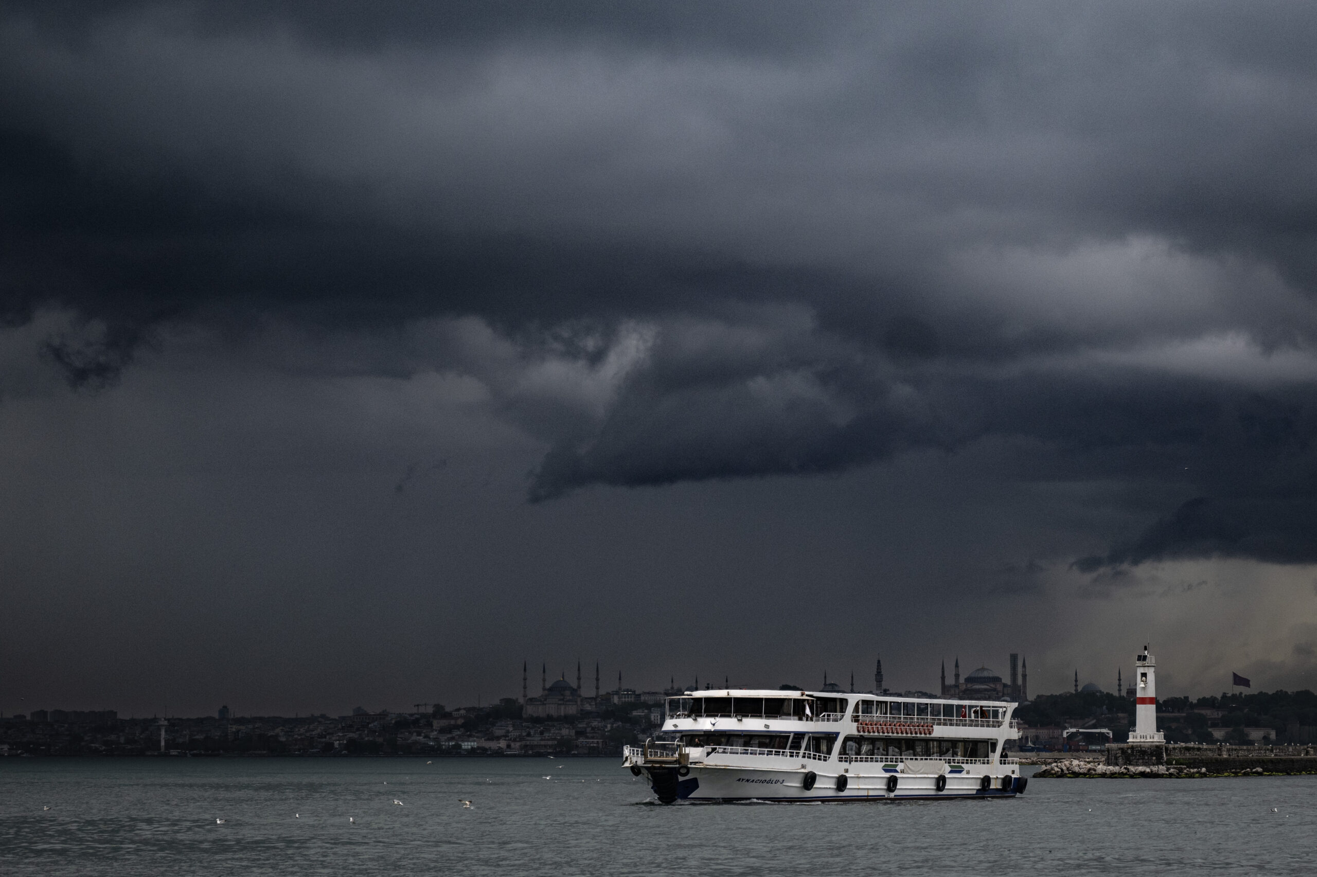 İstanbul’un iki noktasında önümüzdeki üç saate dikkat: Yıldırım, dolu ve su baskını tehlikesi var