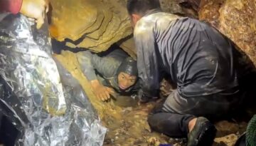 Laos’ta zamana karşı yarış. 10 gündür mağarada mahsurlar