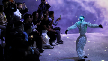 Manken robotlar podyuma çıktı