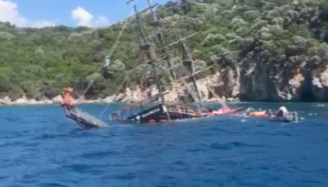 Marmaris’te tur teknesi battı