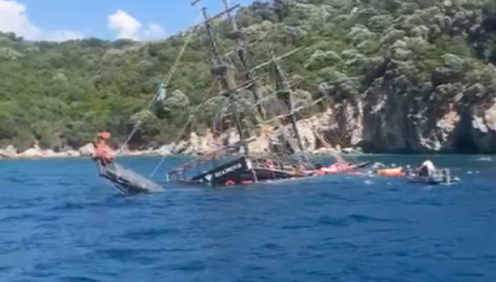 Marmaris’te tur teknesi battı