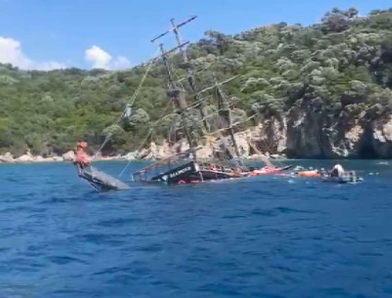 Marmaris’te tur teknesi battı