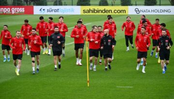 Milli takımda sakatlık. Araç ile tesise götürüldü
