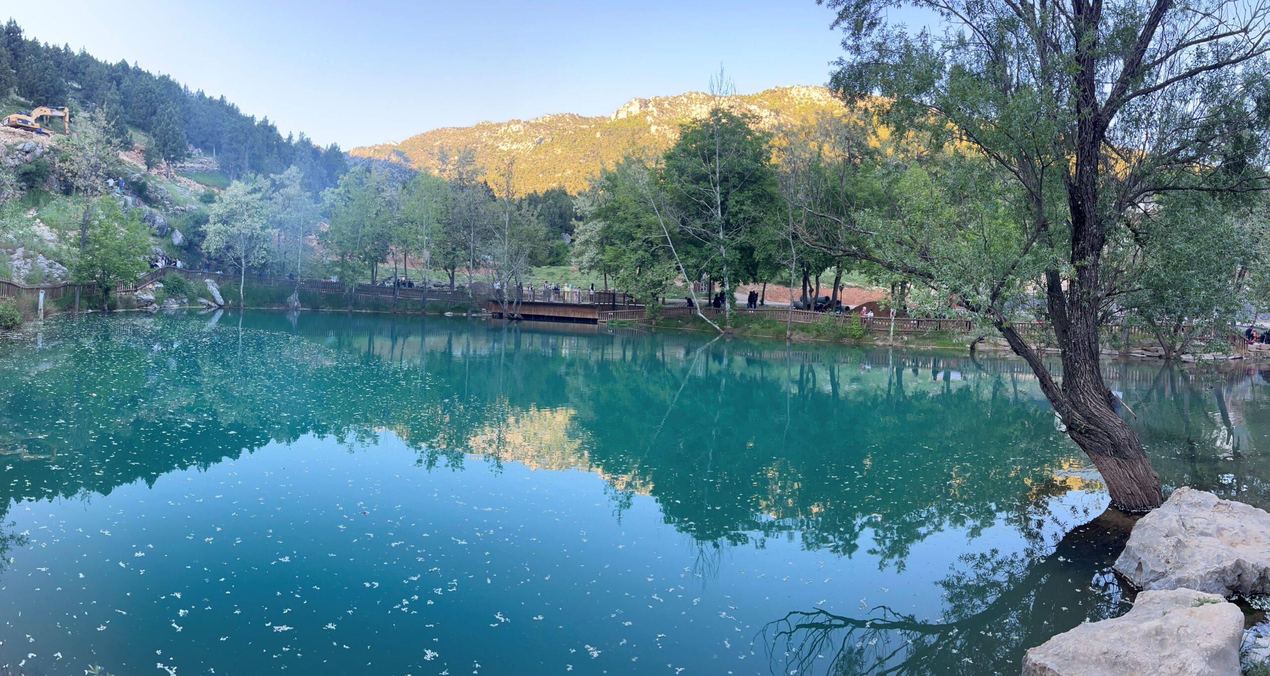Renginin sırrı çözülemiyor. Kahramanmaraş’ın saklı cenneti “Yeşilgöz”