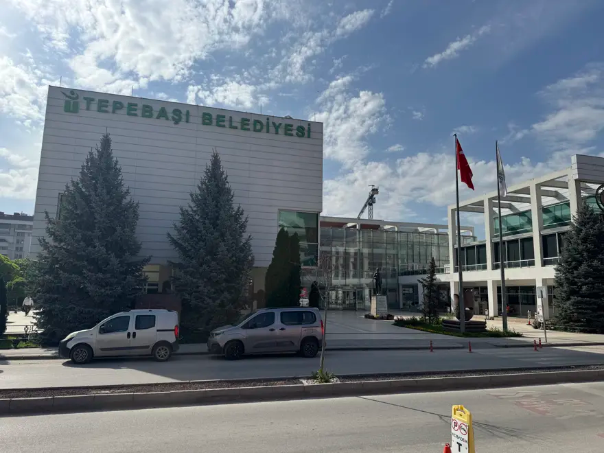 Tepebaşı Belediyesi’ne yolsuzluk operasyonu: 25 şüpheli adliyede