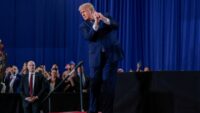 Trump’ın telefon markasında skandal: Kişisel bilgiler sızdırıldı