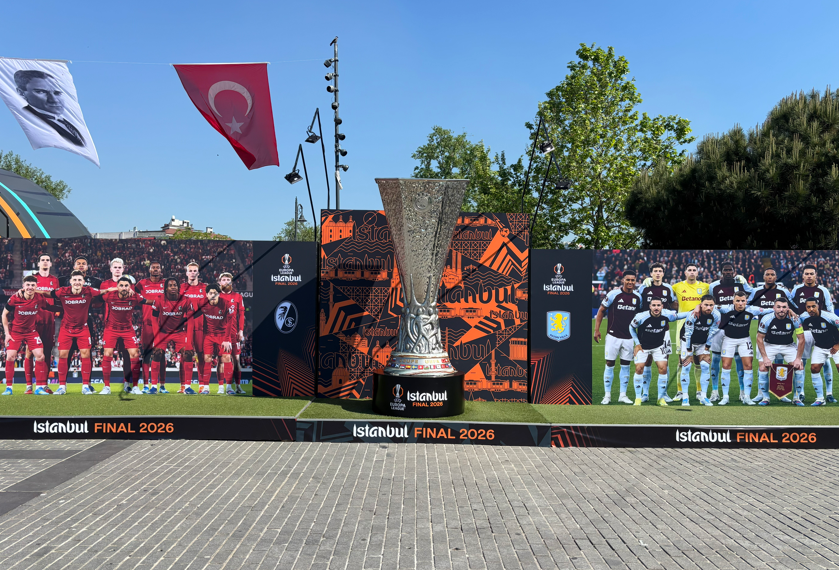 UEFA Avrupa Ligi kupası Beşiktaş Meydanı’nda
