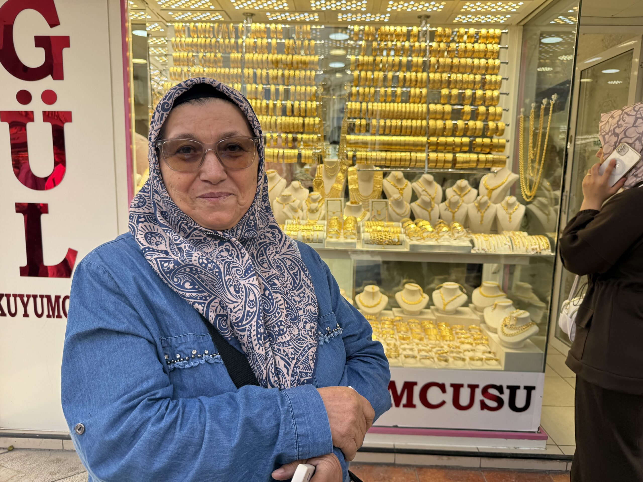1 milyon 300 bin lira dolandırılmaktan kuyumcunun dikkati sayesinde kurtuldu
