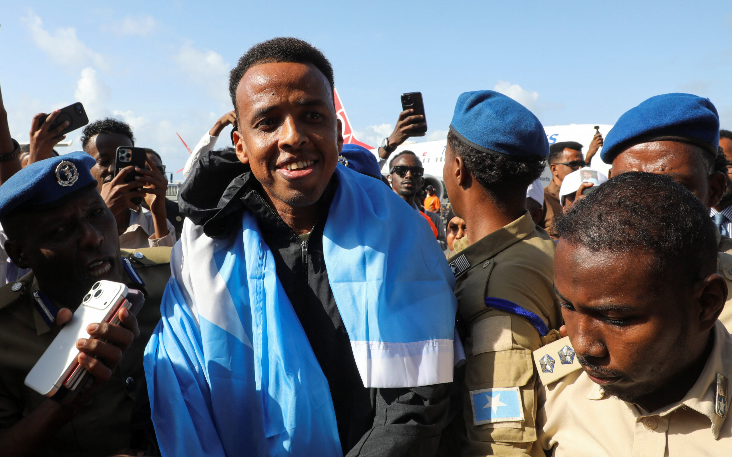 ABD’ye girişi reddedilmişti; Somalili hakem, kral gibi karşılandı. “Trump bizden nefret ediyor”