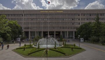 Adliyedeki rüşvet pazarlığını savcı duydu. “İnfazını 100 bin liraya erteletirim” diyen sahte yazı işleri müdürü yakalandı