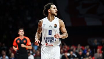 Anadolu Efes’te 8 yıllık dönem sona erdi. “Örnek bir sporcuya veda ediyoruz”