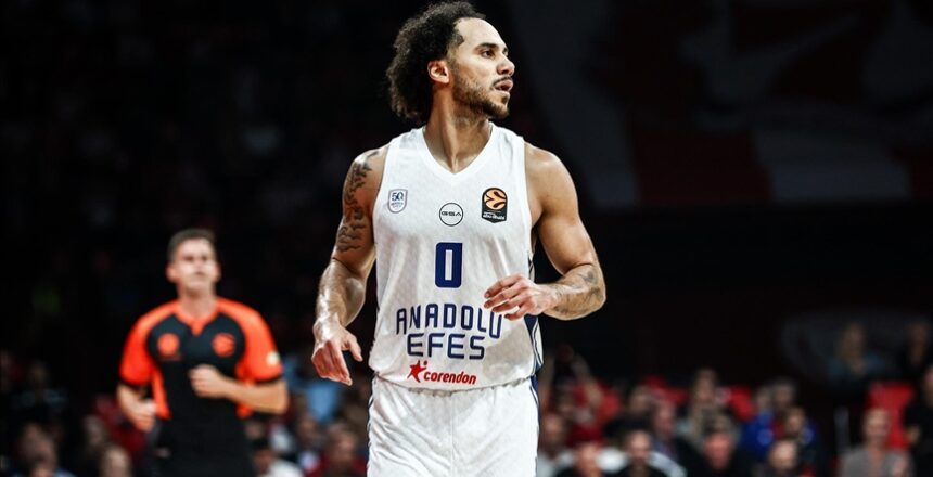 Anadolu Efes’te 8 yıllık dönem sona erdi. “Örnek bir sporcuya veda ediyoruz”