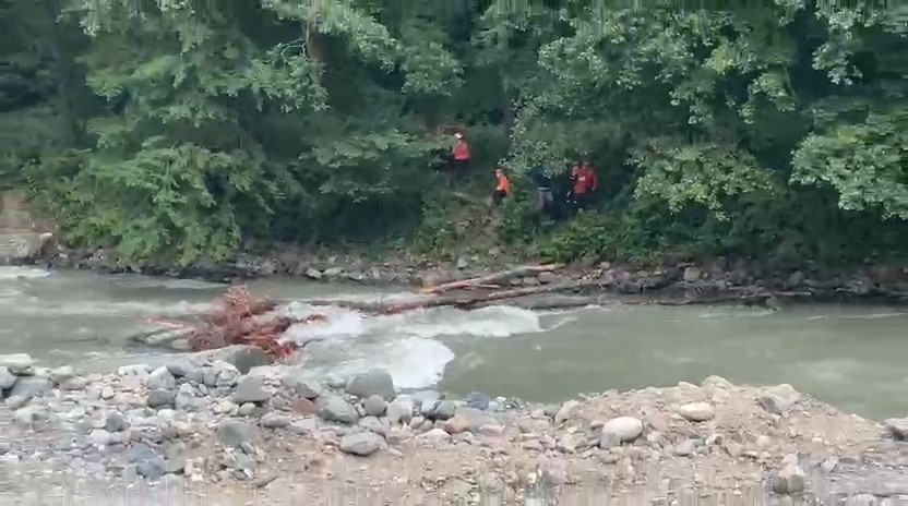 Aranan kayıp kişi ölü bulundu. Arama ekibinin botu devrildi, bir personel hayatını kaybetti