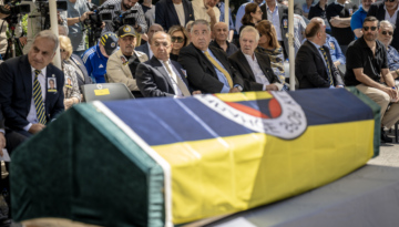 Aziz Yıldırım gözyaşlarına hakim olamadı. Fenerbahçe’de Derviş Köksal Özbek için tören