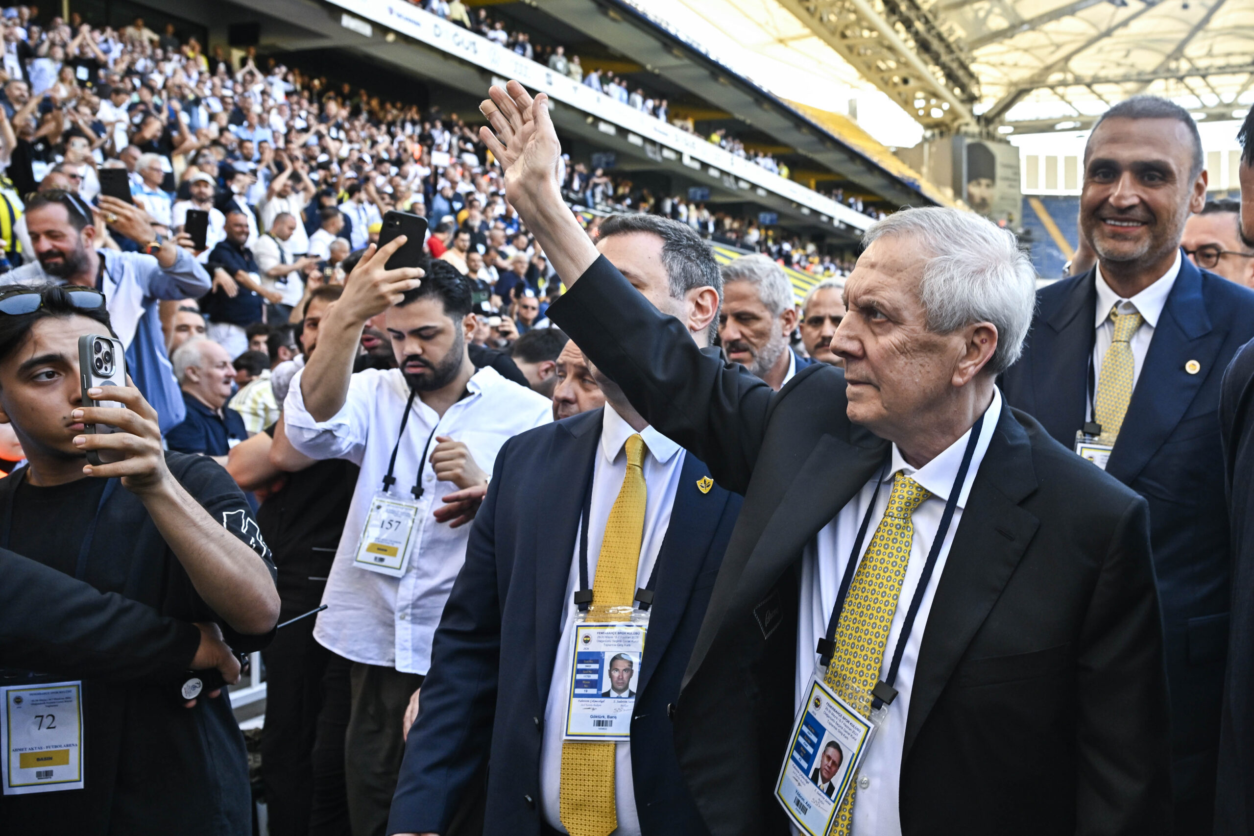 Aziz Yıldırım yeniden başkan seçildi. “Kazanan Fenerbahçe’dir”