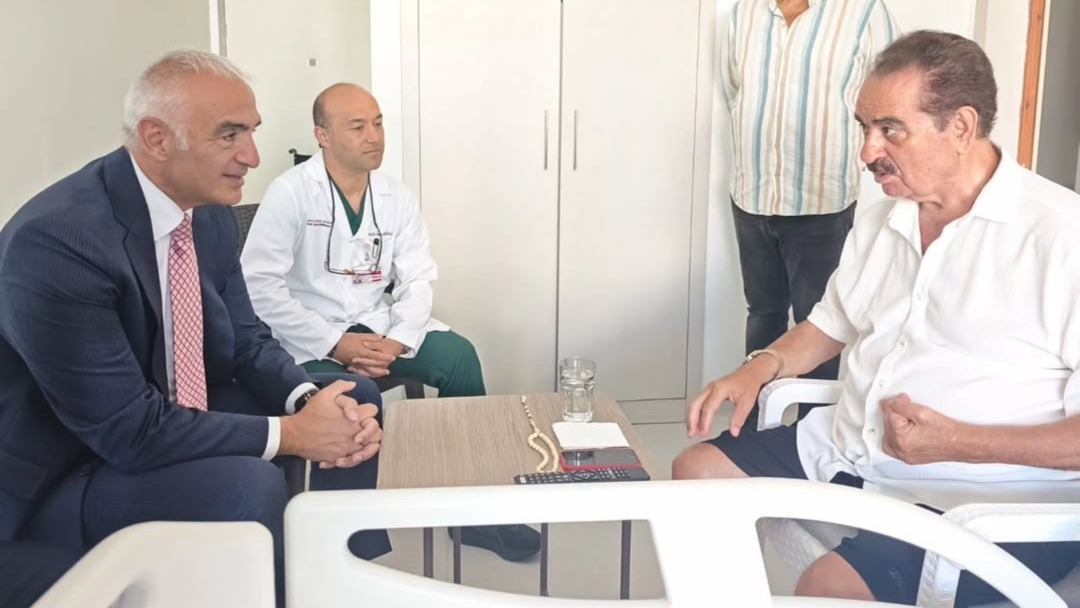 Bakan Ersoy’dan İbrahim Tatlıses’e ziyaret