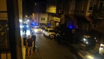 Beyoğlu’nda sokağa patlayıcı bırakıldı. Bina, araç ve iş yerlerinde hasar oluştu