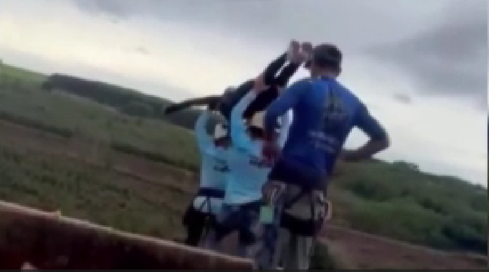 Brezilya’da “bungee jumping” faciası. Halatı bağlamayı unutup 40 metreden attılar