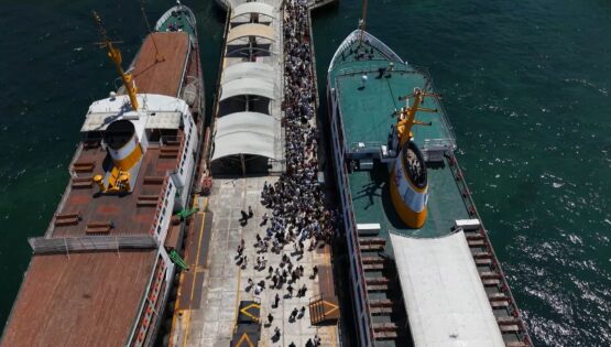 Büyükada’da yaz yoğunluğu başladı. “İğne atsan yere düşmez”