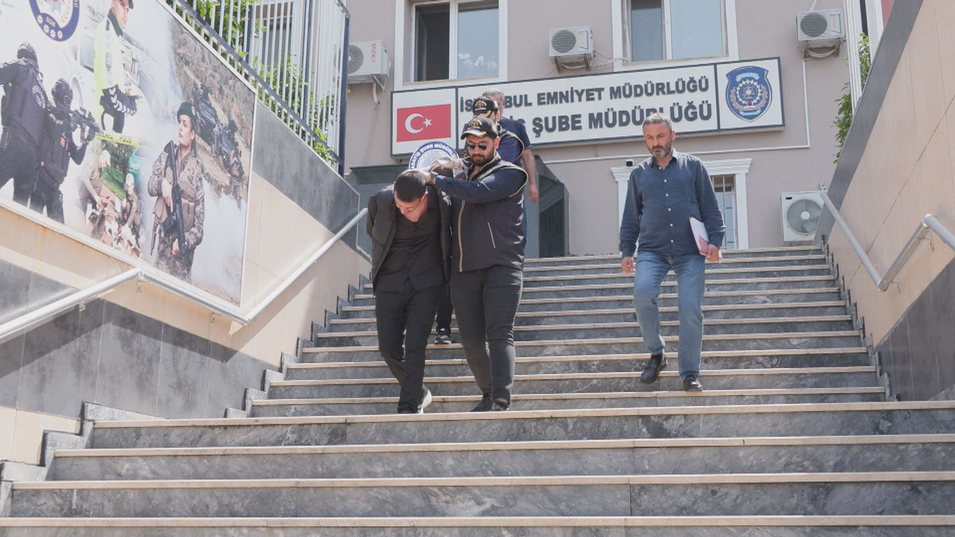 Büyükçekmece Adliyesi’nden 25 kilo altın, 50 gümüşle kaçmışlardı. İki şüpheli adliyeye sevk edildi
